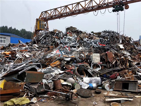 <a href='http://m.scives.cn' target='_blank'><span>金屬破碎機(jī)</span></a>客戶現(xiàn)場