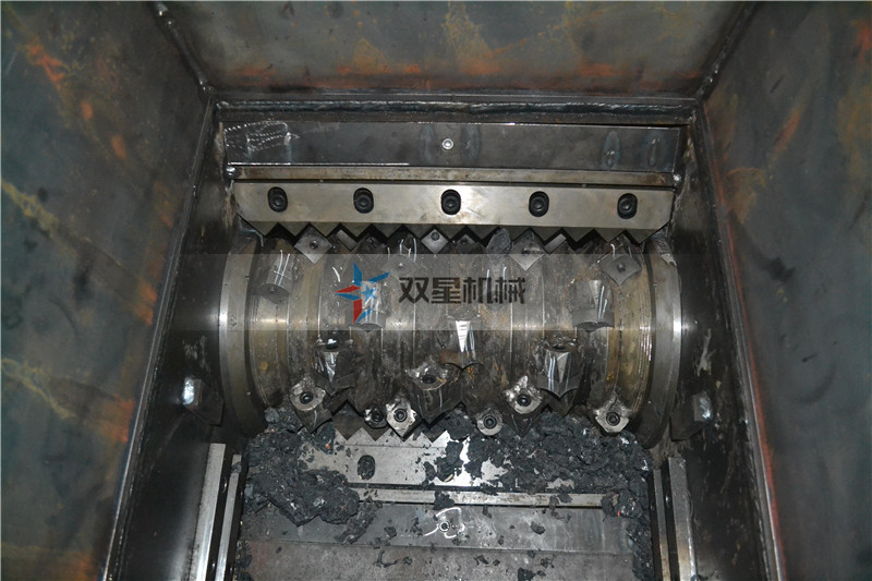 雙軸撕碎機廠家關(guān)于設(shè)備精密加工的研究方向