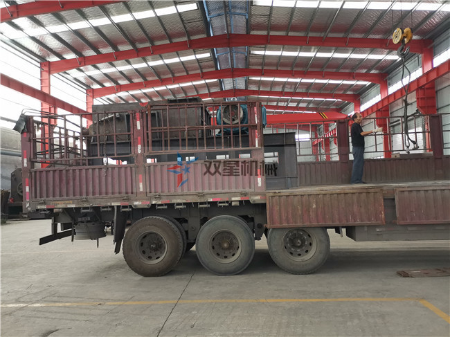 1600<a href='http://m.scives.cn' target='_blank'><span>金屬破碎機(jī)</span></a>發(fā)貨