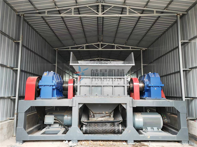 金屬撕碎機(jī)雙軸撕碎機(jī)設(shè)備廠家現(xiàn)場(chǎng)作業(yè)拍攝