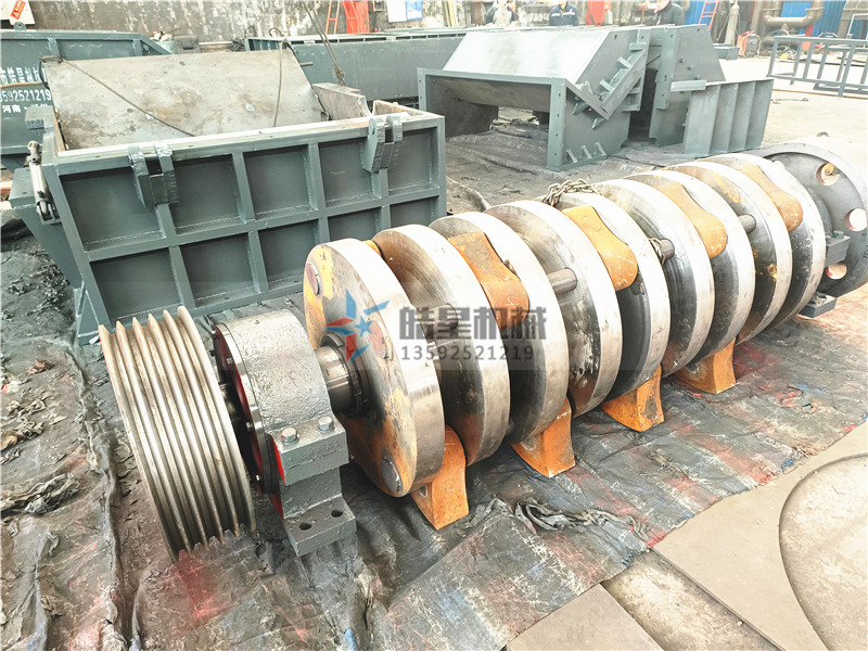 廢鋼破碎機(jī)廠家錘頭結(jié)構(gòu)生產(chǎn)現(xiàn)場(chǎng)展示