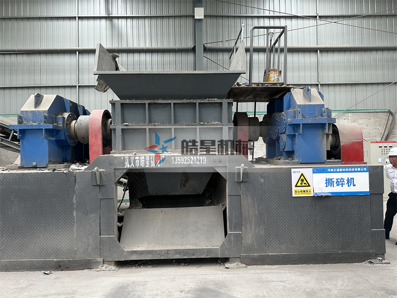 <a href='http://m.scives.cn/ssxl/10.html' target='_blank'><span>金屬撕碎機(jī)</span></a>作業(yè)現(xiàn)場(chǎng)