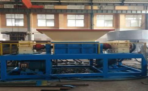 打開(kāi)大型<a href='http://m.scives.cn/ssxl/10.html' target='_blank'><span>金屬撕碎機(jī)</span></a>時(shí)應(yīng)注意些什么